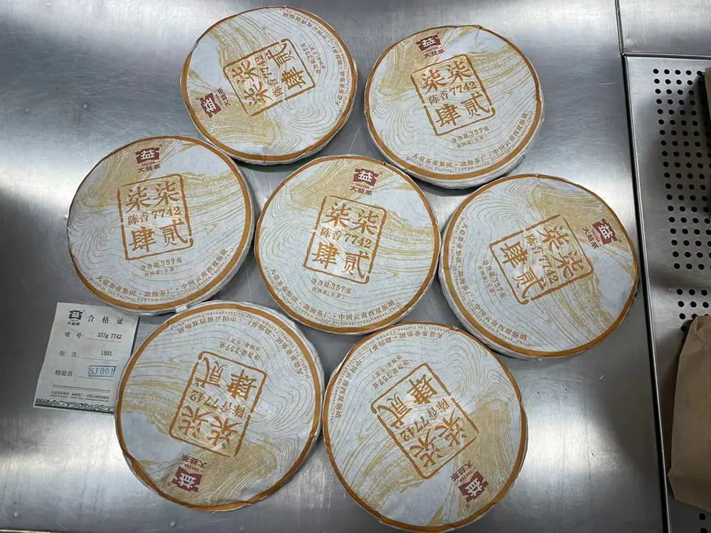普洱回收大益普洱茶2015年生茶熟茶图2